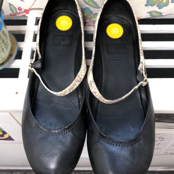 Fitflop Mary Janes! Cute and comfy. - Picture 2 of 7